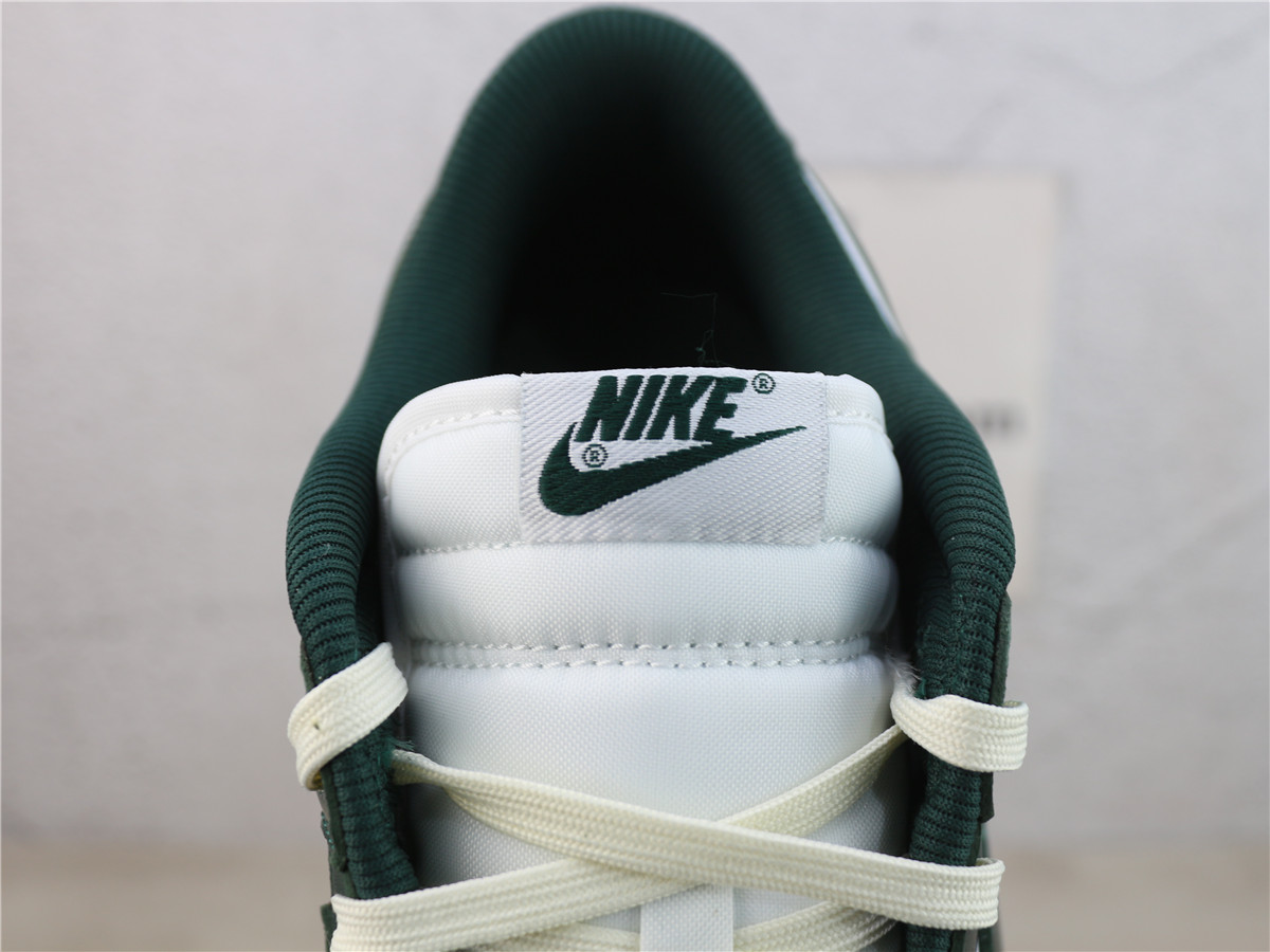 M Batch Nike Dunk Low Vintage Green DQ8580-100